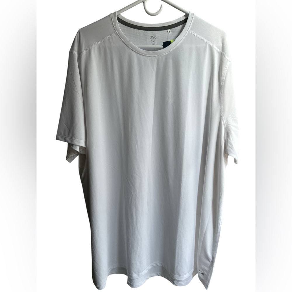 DSG Training Movement Moisture Wicking White Short Sleeve Tee NWT